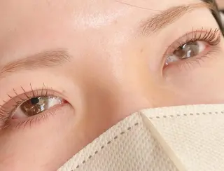 ミディアム Shikota Nagisaのマツエク・マツパデザイン