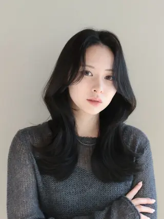 セミロング カラー レイヤー/顔周り /透明感🩶高橋大のヘアスタイル