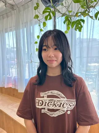 ミディアム 川上 彩夏のヘアスタイル