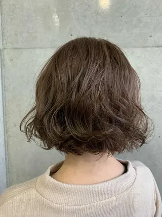 ショート カラー 小林 美央のヘアスタイル