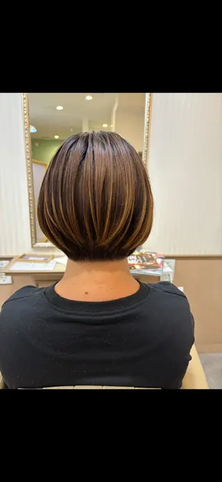 ショート シンセティックヘアデザイン所属・吉井 愛のヘアスタイル