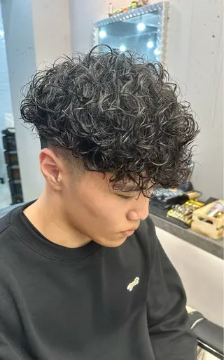 ショート パーマ メンズ 刈部倶楽舞　山下 敦史のヘアスタイル