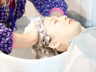 ミディアム 鈴木 凜のヘアスタイル