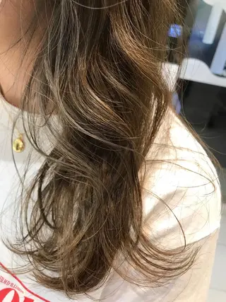 ロング カラー 保子 祐里香のヘアスタイル