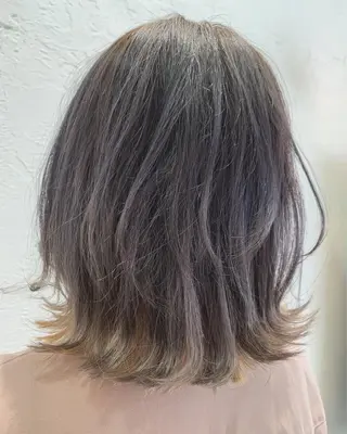 ミディアム カラー fio マナミのヘアスタイル