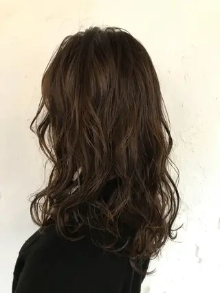 ミディアム カラー 伊藤 優希のヘアスタイル