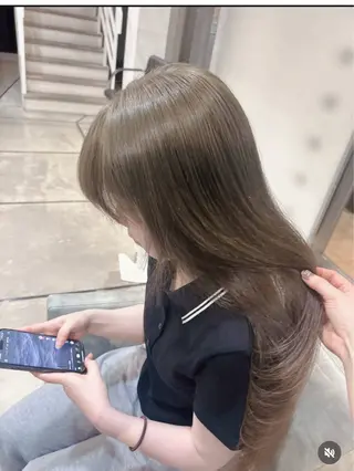 ロング yui/透明感カラー /コテ巻き風パーマのヘアスタイル