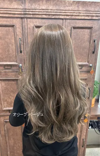 カラー ウエチ モモカのヘアスタイル