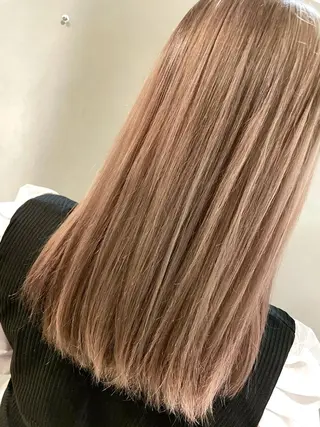 ミディアム カラー ハイライトが 得意なニキです😊のヘアスタイル