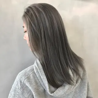 セミロング カラー カット・ブリーチ TAIGAのヘアスタイル