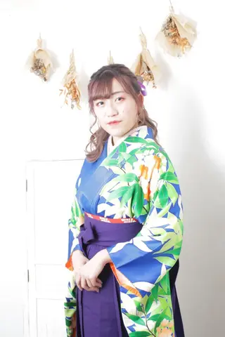 セミロング カラー パーマ ヘアアレンジ 推し活専用 【派手髪】飯野ゆかりのヘアスタイル