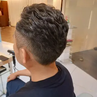 メンズ パーマ 飯田・髪質改善縮毛矯 正・カラー・パーマのヘアスタイル