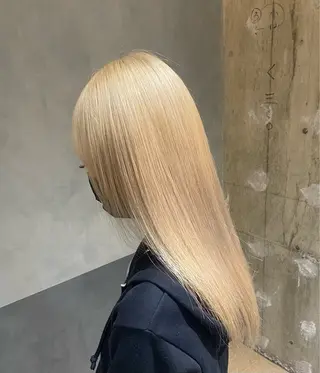 セミロング ハイトーンエフェクト ブリーチいち丸のヘアスタイル