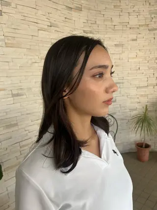 ミディアム カラー 喜屋武 美月のヘアスタイル