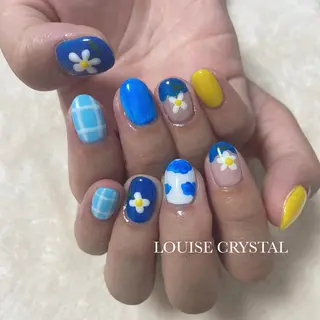 ネイル LOUISE CRYSTALのネイルデザイン