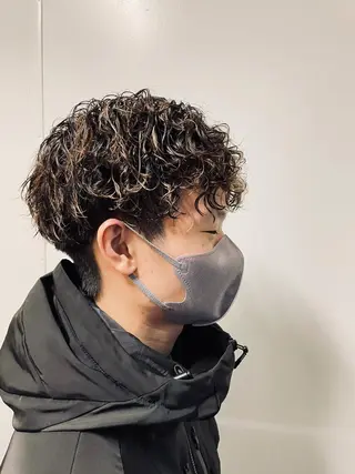 パーマ メンズ La fith hair ray 札幌店所属・顔まわり/W カラー/リョウのヘアスタイル