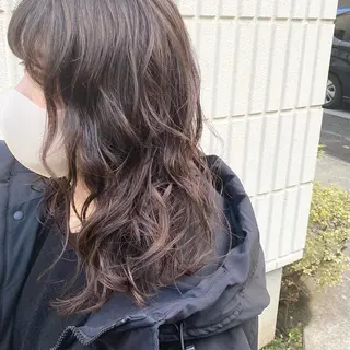 セミロング パーマ BRITS 渡辺 菜々子のヘアスタイル
