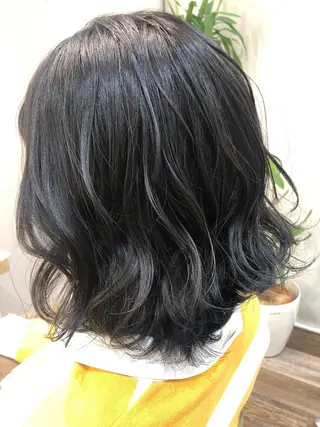 ミディアム カラー エクステ／インナー カラー 礒野朱里のヘアスタイル