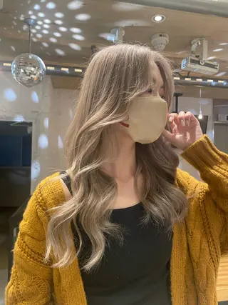 ロング カラー LUNTY NAMBA所属・艶ハイトーン👑♡ NATSUKIのヘアスタイル