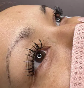 マツエク・マツパ REVE by figaro所属・福井 珠乃のヘアスタイル