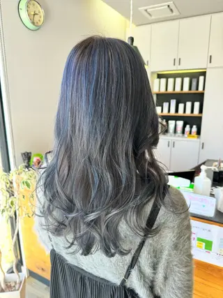 ロング カラー ツキダテ ユイのヘアスタイル