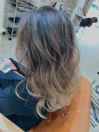 ロング カラー ヘアアレンジ VIM hairおもろまち店のヘアスタイル