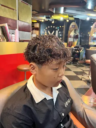 ショート パーマ メンズ キッズ 横浜ロングミディアム レイヤー/ 平林侑馬のヘアスタイル