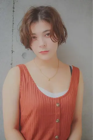 ショート カラー Rico OFFICIALのヘアスタイル