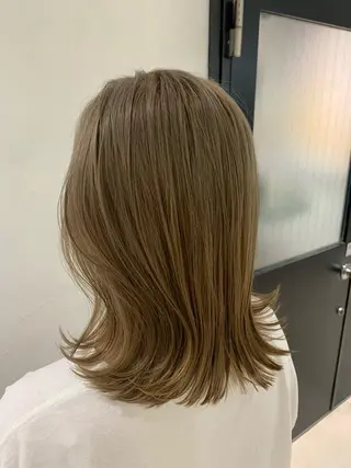 ミディアム カラー 伊藤 優希のヘアスタイル