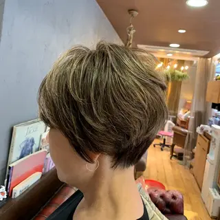 ショート 手塚 綾子のヘアスタイル