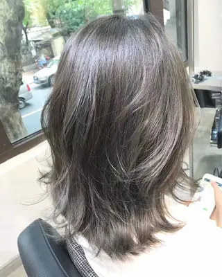 ミディアム カラー 瀬尾 加寿馬のヘアスタイル