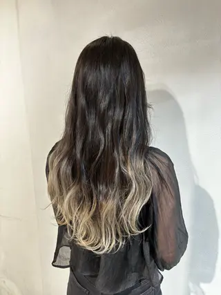 ロング カラー Eleanor 池袋店所属・🎀池袋🤍透明感 カラー  uRaraのヘアスタイル