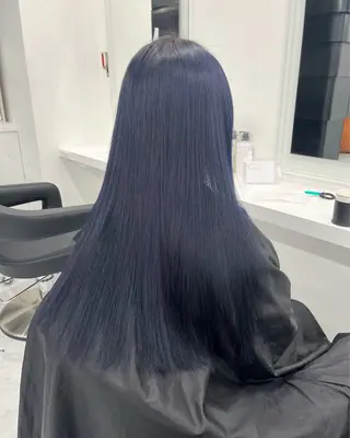 ロング カラー 🩵色落ち可愛い 寒色カラー🩵のヘアスタイル