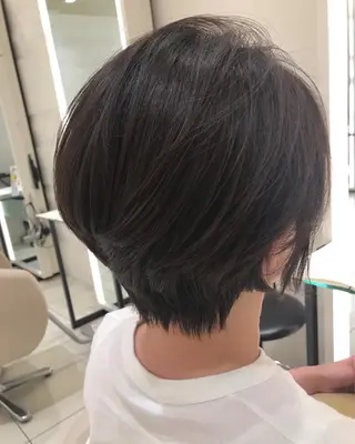 ショート 石田 優菜のヘアスタイル