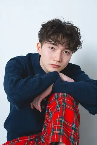 ショート パーマ メンズ 1inch所属・透明感カラー レイヤー亀井唯登のヘアスタイル