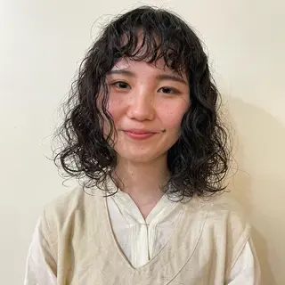 ミディアム パーマ ホリケ アオイのヘアスタイル