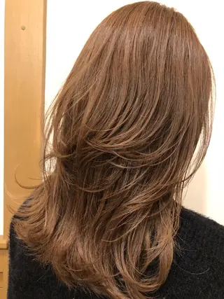 ミディアム カラー 坂江 亜也佳のヘアスタイル