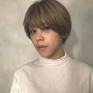 ショート カラー ORIKA 美容室のヘアスタイル