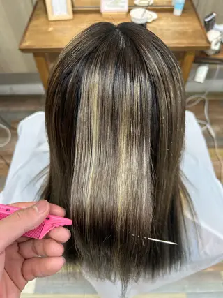 ミディアム 志賀　輝/ハイライト /縮毛矯正/髪質改善のヘアスタイル