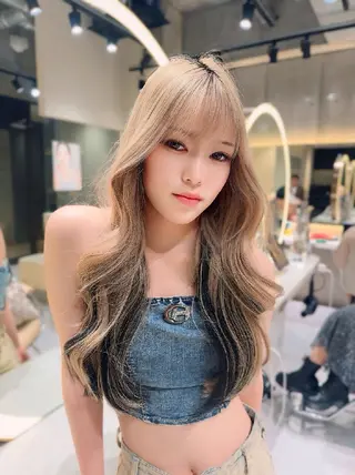 カラー ロング Lond Mirrorのヘアスタイル