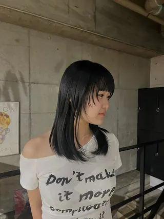 セミロング AmiLi HONOKAのヘアスタイル