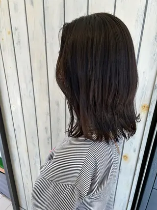 ミディアム 高津 千慧のヘアスタイル