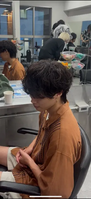 パーマ メンズハイトーン 北斗💍レイヤーのヘアスタイル