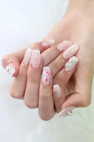 ネイル カラーズビューティサロン所属・石井 桃子のネイルデザイン