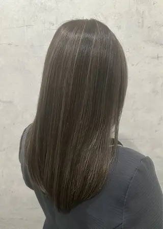 ロング カラー Moe by aria所属・飯田 冴のヘアスタイル