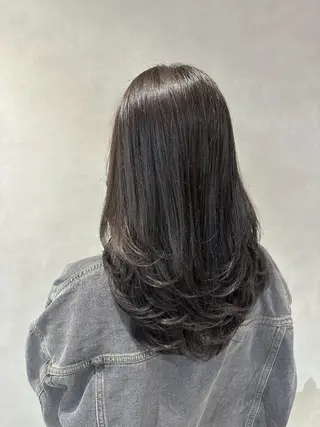 セミロング 大人レイヤー& 透明感カラー💄のヘアスタイル