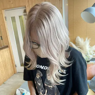 ミディアム 韓国レイヤー外国人風 透明感カラー髪質改善のヘアスタイル