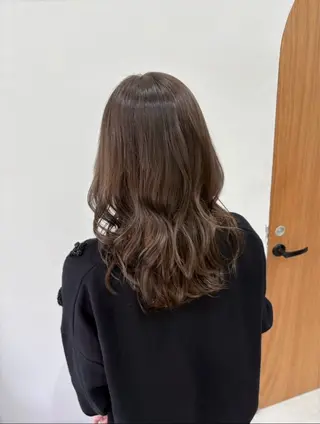 セミロング カラー momo / カラーモデルのヘアスタイル