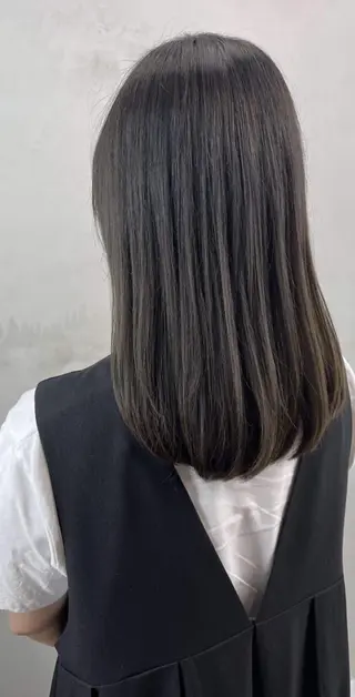 セミロング 谷本 栄治のヘアスタイル