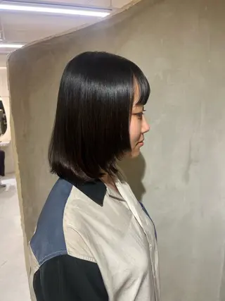 ミディアム effect横浜所属・切りっぱなしボブ/ 艶カラー/綾莉のヘアスタイル